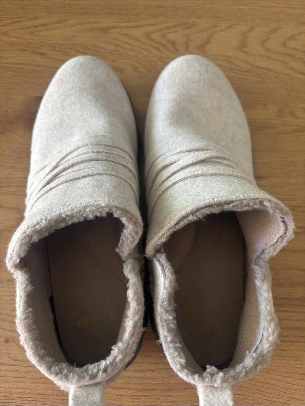 Bzees Women's Glide slip-on Ankle Bootie Size8
Eggnog Fabric Faux Fur Lined 7867